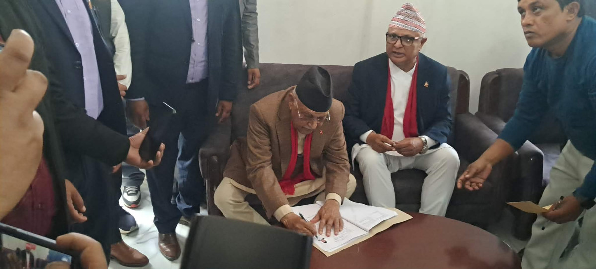 बालेनलाई टक्कर दिन ओलीले गरे झापा–५ बाट उम्मेदवारी दर्ता