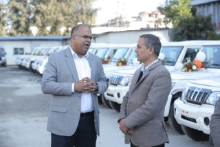 निर्वाचनका लागि भारत सरकारले पहिलो चरणमा दियो ६१ वटा गाडी उपहार