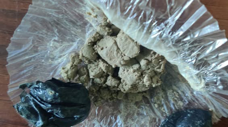 नागढुंगाबाट खैरो हेरोइनसहित एक युवक प्रकाउ