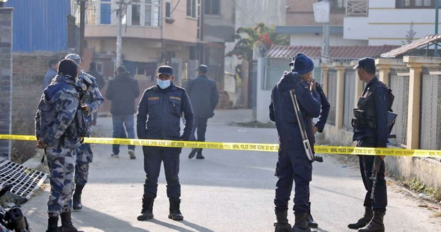 काठमाडौंको  मूलपानीबाट  प्रहरीले गोली प्रहार गरेर पक्राउ गर्‍यो १० ‘लुटेरा’