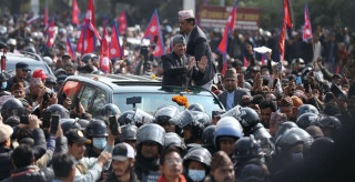 झापाबाट फर्किए पूर्वराजा, काठमाडौंमा राजावादीहरूको भव्या स्वागत