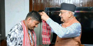 रास्वपा छोड्नेको लर्कोः संसद भवन जलाउनेलाई टिकट दिएको भन्दै एमाले प्रबेश