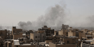 इरानले गर्‍यो इजरायल र मध्यपूर्वका अमेरिकी अड्डामा मिसाइल र ड्रोन आक्रमण सुरु