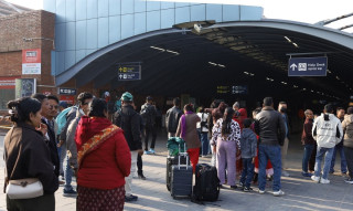 विमानस्थलमा अलपत्र परेकालाई खान र बस्नको व्यवस्था