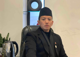 सुहाङले गरे एमाले संसदीय दलको नेतामा दाबी