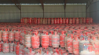 लुकाइएको अवस्थामा फेला परेका ६ हजार सिलिन्डर ग्यास अब कसरी बिक्री वितरण हुन्छ ?