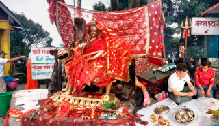 इलामको पाथीभरा मन्दिरमा भक्तजनले चढाए १३ तोला सुन, ६ सय ९ तोला चाँदी