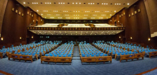 नवनिर्वाचित सांसदहरूले पहिचान झल्किने पोशाक लगाएर मातृभाषामा शपथ लिन पाउने