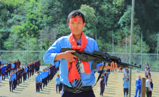 रोल्पामा कक्षा ९ का विद्यार्थी उमितले बनाए बन्दुक