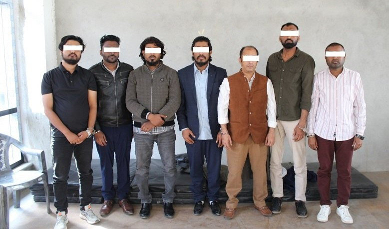 विदेश घुमाउने प्रलोभनमा ३ करोड ठगी, ७ जना प्रहरीको फन्दामा