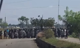 तनावग्रस्त कपिलवस्तु: निषेधाज्ञाका बीच प्रदर्शन, प्रहरीद्वारा लाठीचार्ज