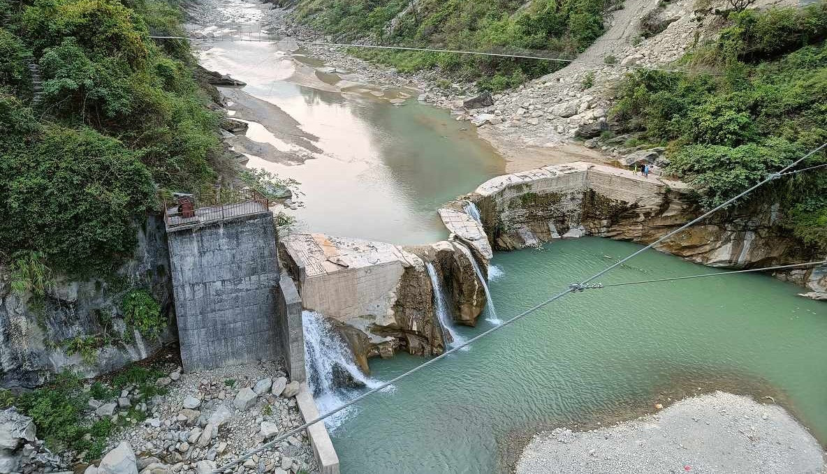 तिनाउ नदीमा नुहाउने क्रममा डुबेर एक भारतीयको मृत्यु, अर्का बेपत्ता