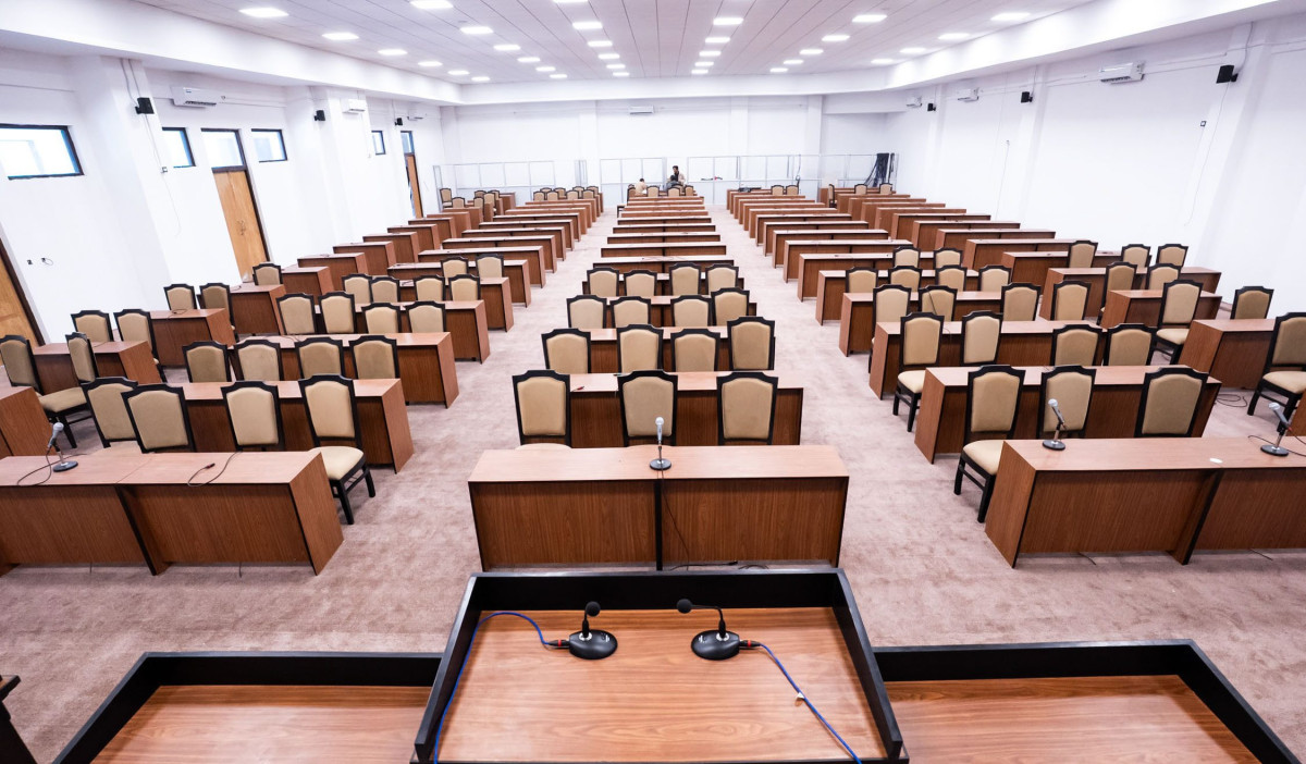 यी ४७ सांसदले नेपाली बाहेकको भाषामा शपथ लिने (सूचीसहित)