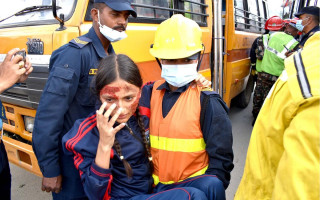 भक्तपुरमा दुई सार्वजनिक बस ठोक्कियोः २ जनाको मृत्यु, १९ घाइते