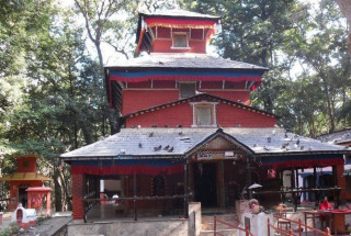 चैते दसैँमा कालिका मन्दिरमा भक्तजनको भीड