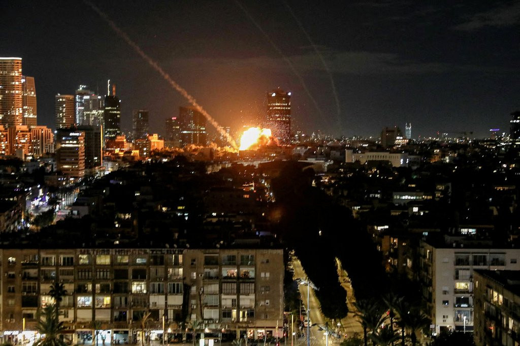 पश्चिम एसिया तनाव : वार्ता सङ्केतबिच मिसाइल प्रहार