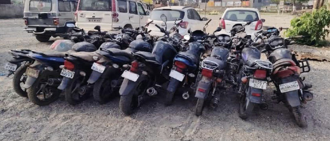 रौतहटमा कागजपत्र नभएका १५ मोटरसाइकल बरामद