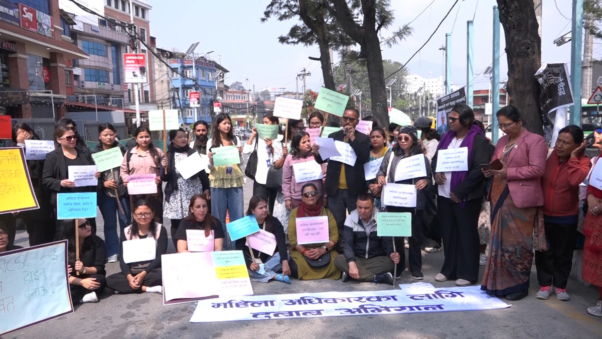 महिला, बालबालिका तथा ज्येष्ठ नागरिक मन्त्रालय हटाउन लागेको भन्दै विरोध प्रदर्शन