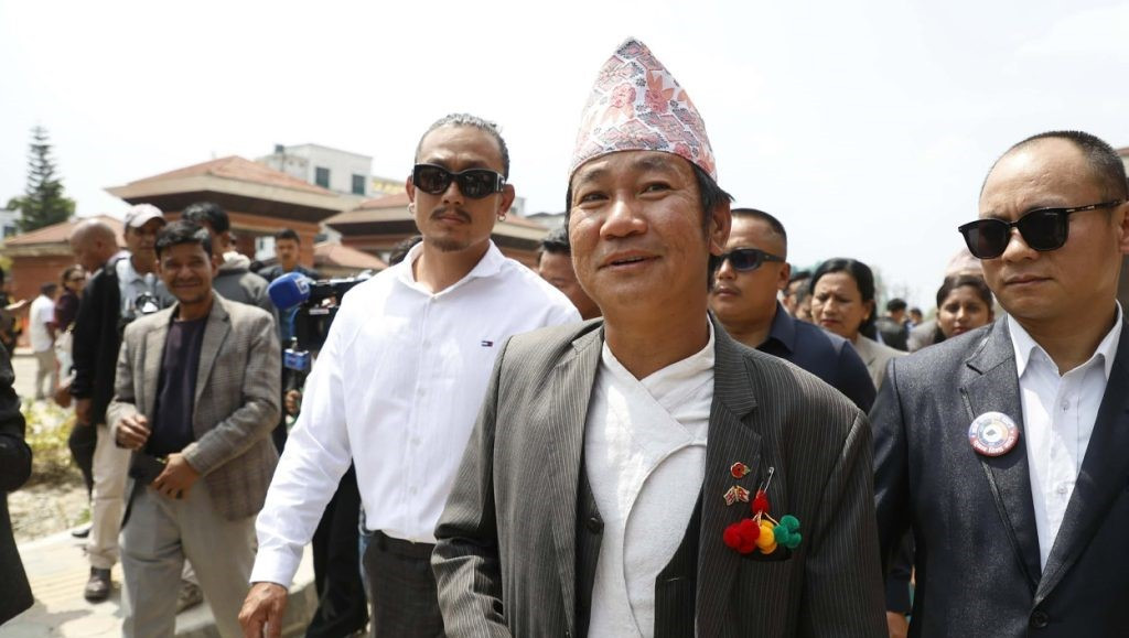 रवि र बालेनले गर्दा शपथ ढिला भएको हर्क साम्पाङको आरोप