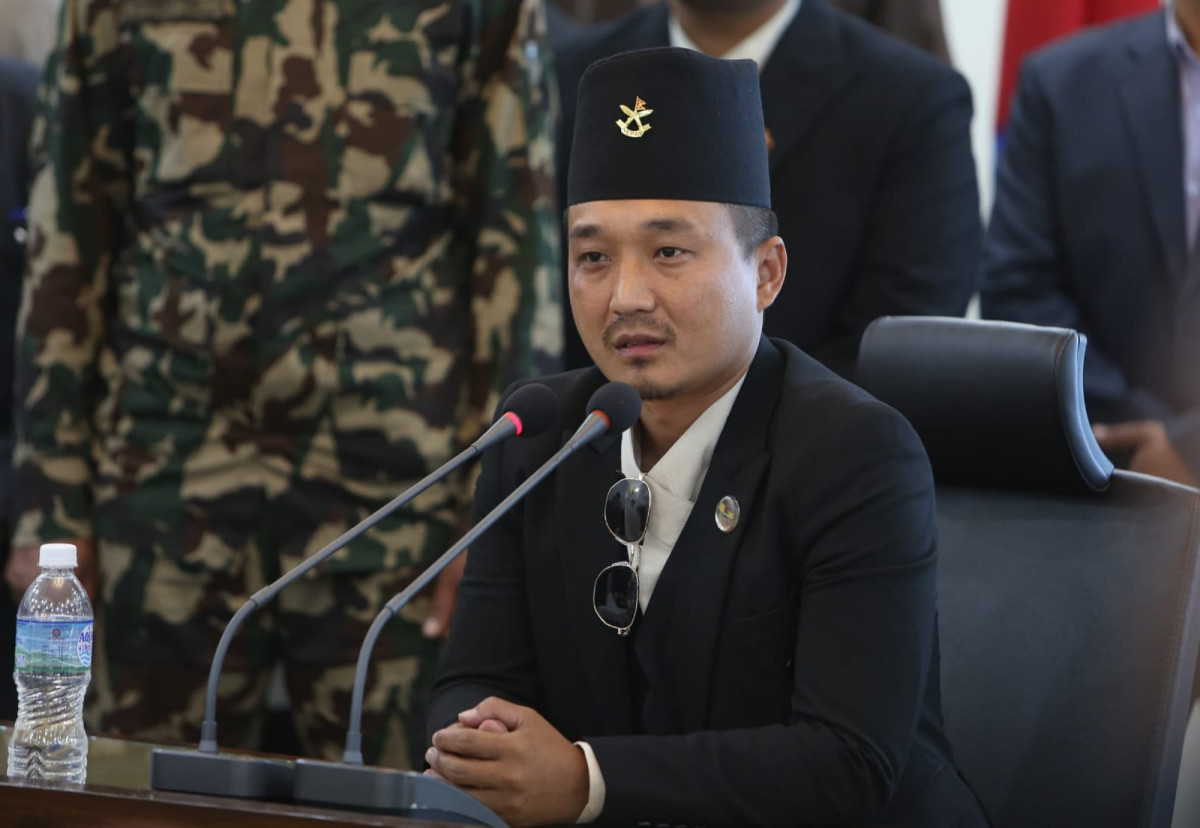 सुरक्षा प्रमुखसहित गृहमन्त्रीको दुई घण्टा छलफल, के भयो कुराकानी ?