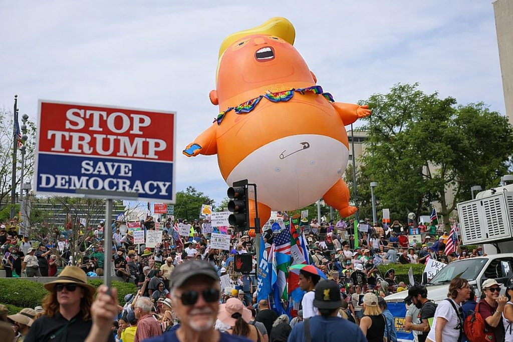 ट्रम्पविरुद्ध लाखौं जनता सडकमा, अमेरिकाभरि ३ हजारभन्दा बढी स्थानमा प्रदर्शन