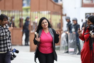 महेश बस्नेतलाई पक्राउ गर्न माग गर्दै शोभा पाठक सरकारी वकिल कार्यालयमा