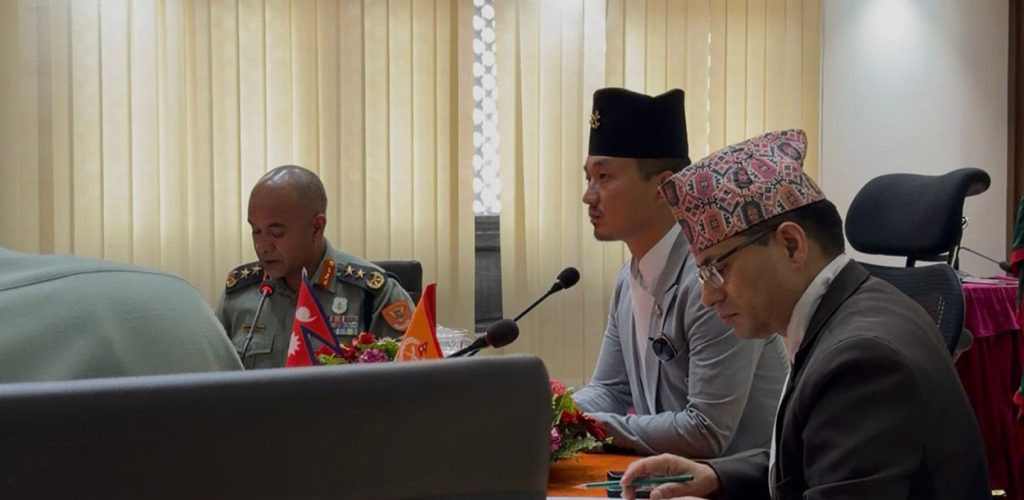 गृहमन्त्री गुरुङ र सशस्त्र प्रहरी प्रमुख अर्यालबिच भेटवार्ता