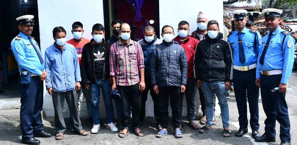 दिउँसो पनि मापसे चेकिङ गर्न सुरु, १६ चालक कारबाहीमा