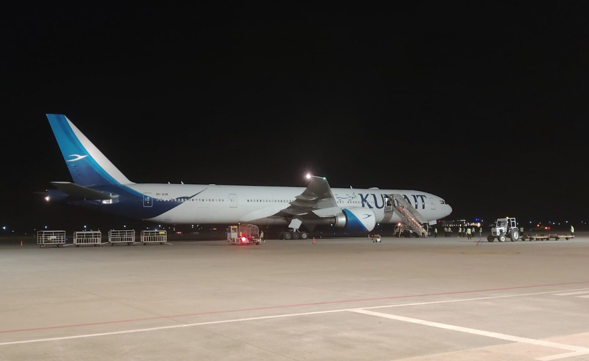 कुवेतमा निधन भएका ९ शवसंगै ल्याइएको अलपत्र परेका ३१८ नेपाली भैरहवामा ओर्लिए