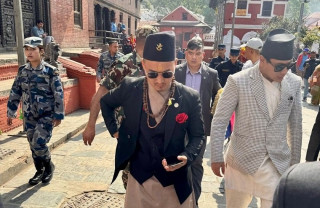 गृहमन्त्री सुधन गुरुङले गरे पशुपति दर्शन