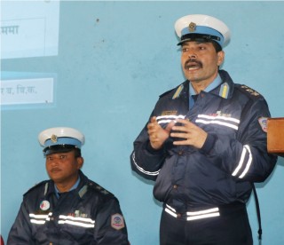 दुर्घटना बढ्यो : टिप्परलाई टाईमकार्ड