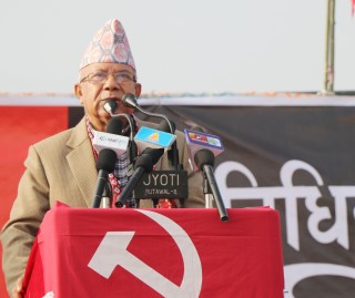 केपी ओलीले नेपाली जनताको भावनामाथि कुठाराघात गरे : माधव नेपाल