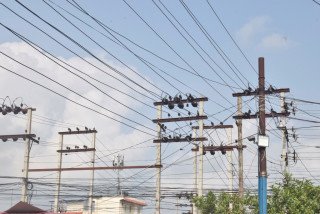 लाईन काटिएका २८ उद्योगमा बिजुली जोडियाे