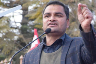 सांसद पौडेलको प्रश्न : देश सरकारले चलाइरहेको छ की अन्त कतैबाट चलेको छ