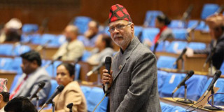 एमालेले माग्यो तीन मन्त्रीको राजीनामा