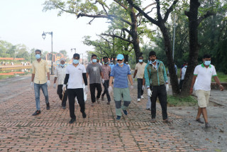 लुम्बिनीमा केन्द्रीय नहर वरपर सरसफाई  