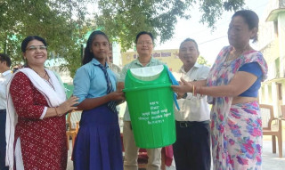 पक्लिहवा माविमा शुभकामना आदानप्रदान तथा डस्टबीन हस्तान्तरण