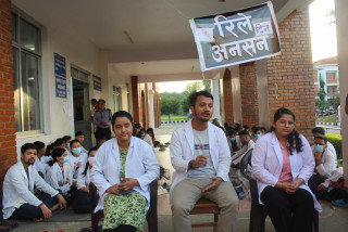 युसीएमएस भैरहवाका विद्यार्थी तथा आवासीय डाक्टर आन्दोलनमा, उपचार प्रभावित