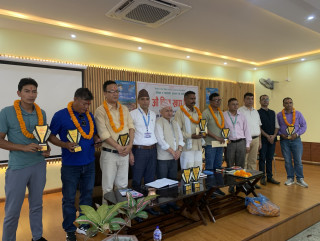 कृषिजन्य खाद्य वस्तु उत्पादनमा योगदान गरेका किसान पुरस्कृत 