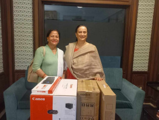 सारिका चौधरीद्वारा महिला संघलाई कम्प्युटर र प्रिन्टर सहयोग