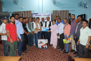 स्थापना दिवसको अवसरमा मदिरा व्यवसायी संघद्वारा राहत वितरण