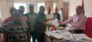 ६ बुँदे मागसहित ट्याक्टर व्यवसायीले बुझाए प्रमुख जिल्ला अधिकारीलाई ज्ञापनपत्र