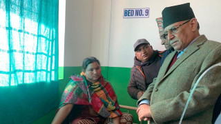 भूकम्पका घाइतेहरू भेट्न ‍जाजरकोट अस्पताल पुगे प्रधानमन्त्री प्रचण्ड