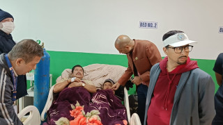 घाइतेलाई भेट्न जाजरकोट जिल्ला अस्पताल पुगे लुम्बिनीका गृहमन्त्री पाण्डेय