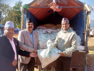 राहत लिएर सांसद् घिमिरे र गैडहवा गाउँपालिका अध्यक्ष पौडेल जाजरकोटमा