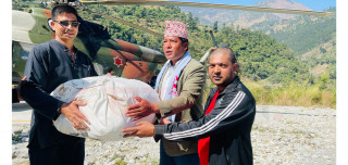 बुटवल उपमहानगरले नलगाड पुगेर बुझायो खाद्यान्न र लत्ताकपडासहितको राहत सामग्री