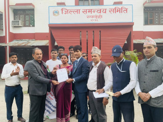 लुम्बिनी साँस्कृतिक नगरपालिकाद्वारा भूकम्पप्रभावितलाई १२ लाखको राहत सामग्री सहयोग