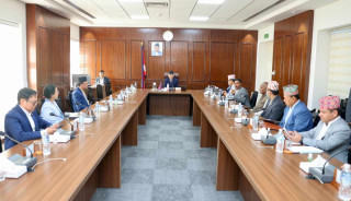 मन्त्रिपरिषद् बैठक सुरू