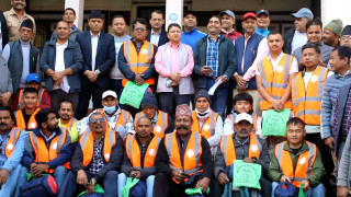 भूकम्पबाट प्रभावित क्षेत्र रुकुम पश्चिममा एमाले रुपन्देहीले पठायो स्वयंसेवक