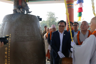 लुम्बिनीमा ‘शान्ति घन्टी’ को उद्घाटन, पर्यटनमन्त्रीले भने–‘बुद्धको सन्देश विश्वरभर फैलाऔं’